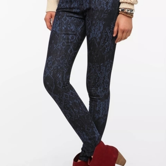 BDG Urban Outfitters Mid Rise Laser Print Twig Ankle Jeans sz 29 Dark Wash - Picture 2 of 15